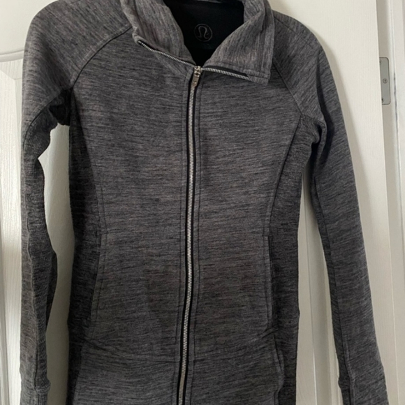Lululemon jacket size 4 - Picture 2 of 3